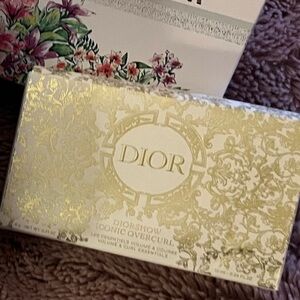 🚨S O L D🚨 CD CHRISTIAN DIOR VELVET COSMETICS BAG. NEW IN BOX